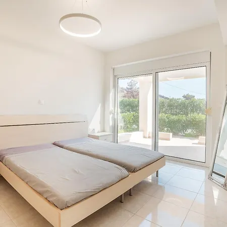 호텔 Lazrous 라도스